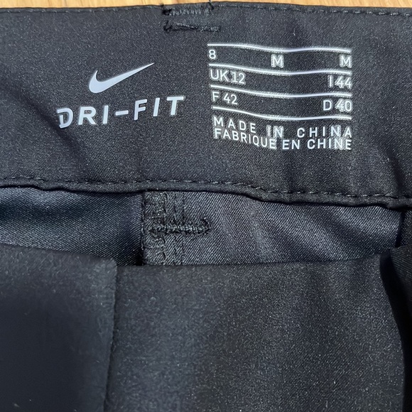 โ๏ธ NIKE NWT Ladies shorts - Picture 3 of 5